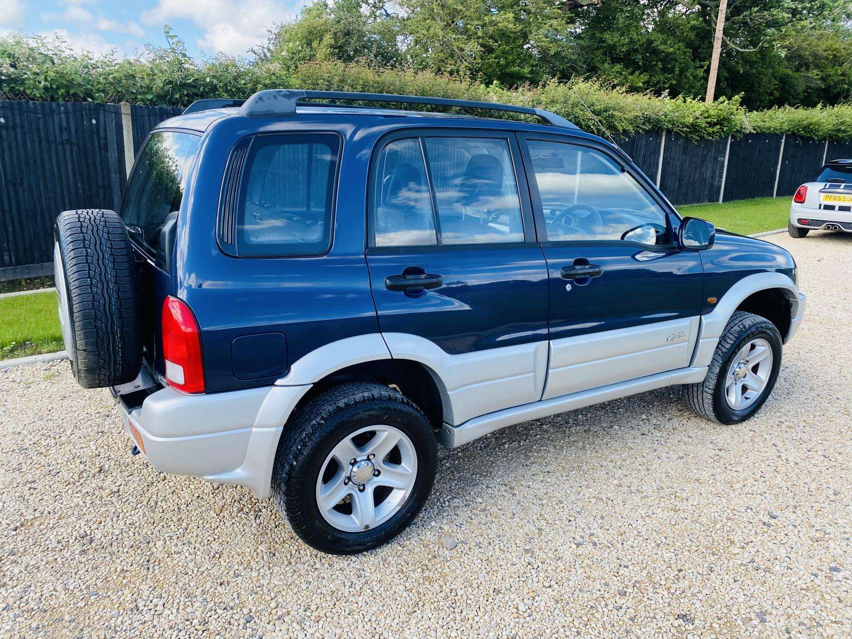 A 2005 SUZUKI GRAND VITARA 2.0 16v Estate 5dr Petrol Automatic (250 g/km, 126 bhp) A 2005 SUZUKI GRAND VITARA 2.0 16v Estate 5dr Petrol Automatic (250 g/km, 126 bhp)