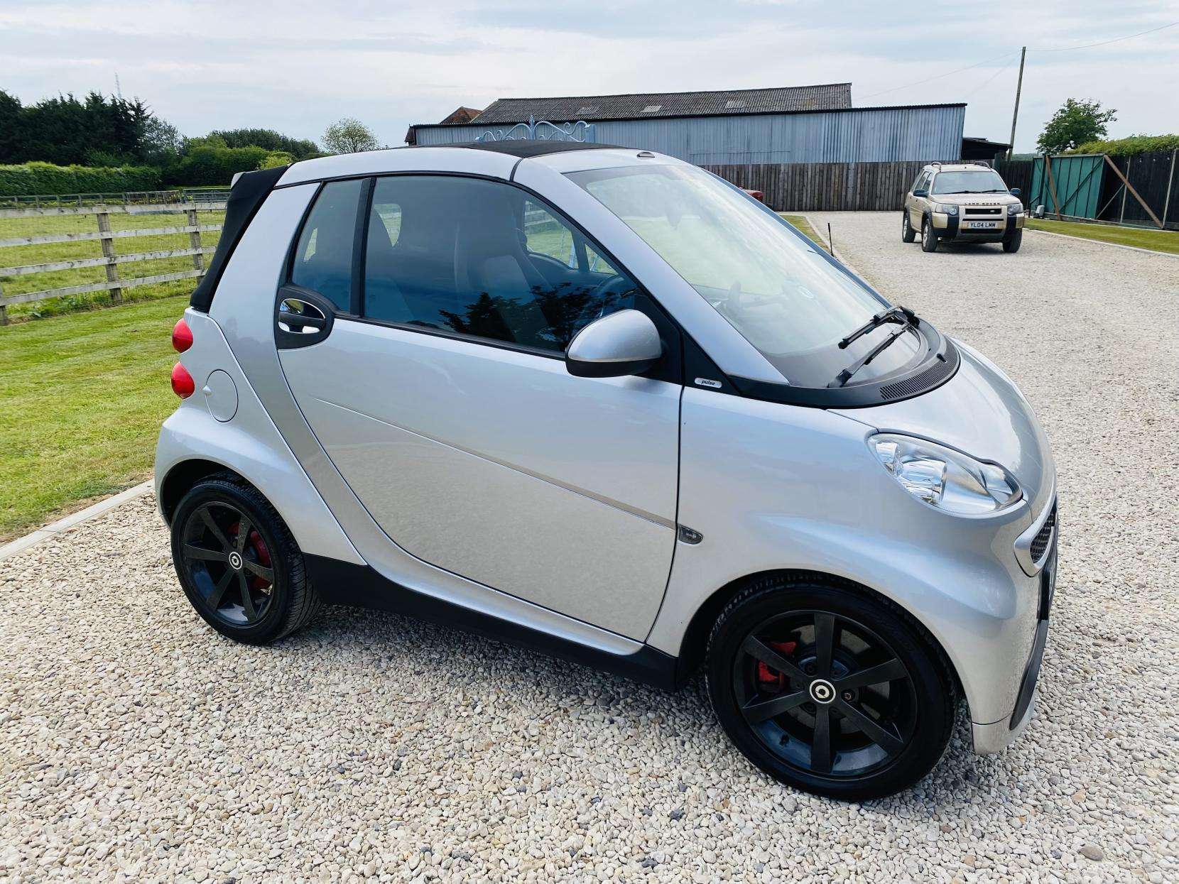A 2010 SMART FORTWO 1.0 MHD Pulse Cabriolet 2dr Petrol SoftTouch Euro 5 (s/s) (71 bhp) A 2010 SMART FORTWO 1.0 MHD Pulse Cabriolet 2dr Petrol SoftTouch Euro 5 (s/s) (71 bhp)