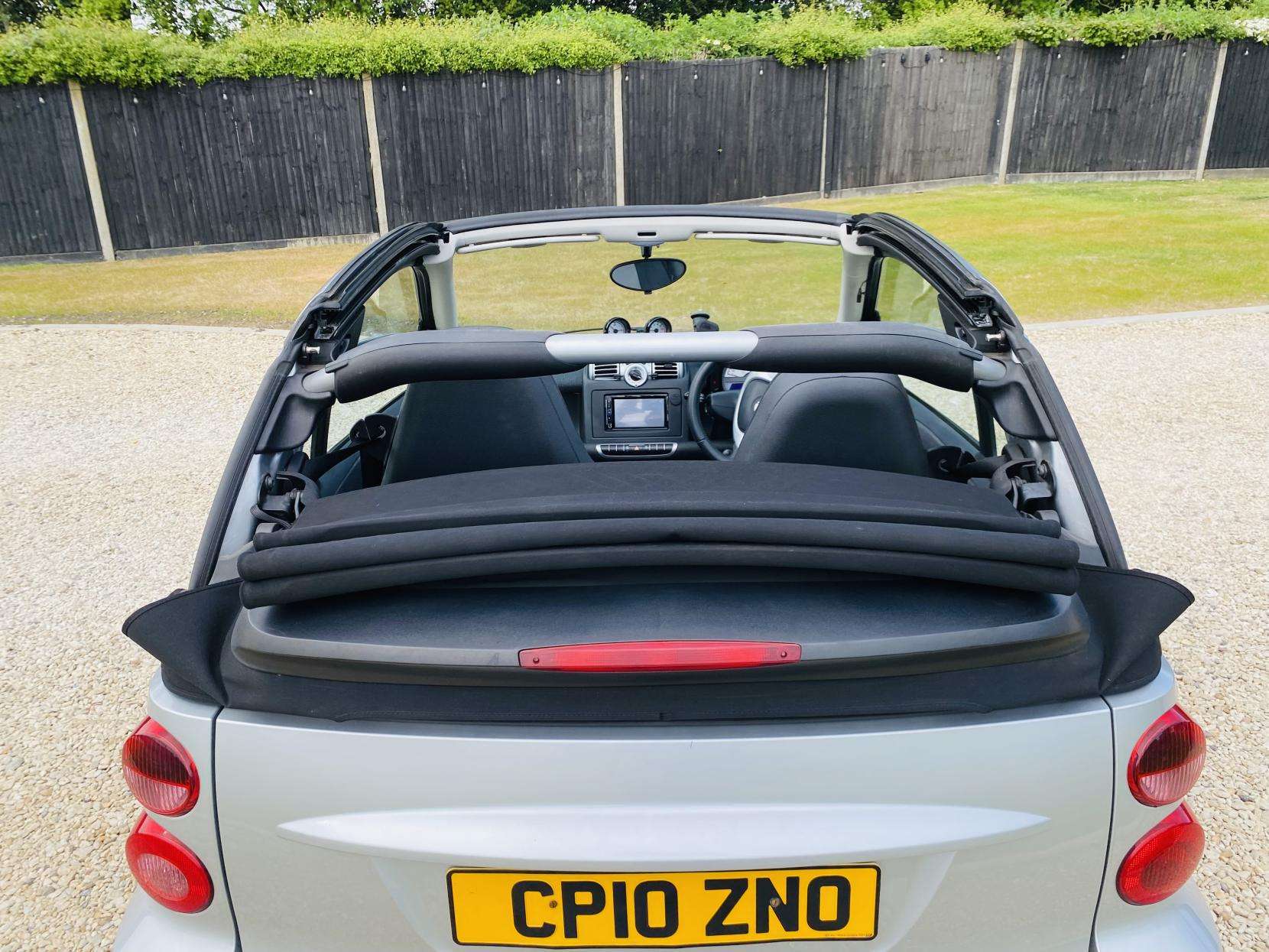 A 2010 SMART FORTWO 1.0 MHD Pulse Cabriolet 2dr Petrol SoftTouch Euro 5 (s/s) (71 bhp) A 2010 SMART FORTWO 1.0 MHD Pulse Cabriolet 2dr Petrol SoftTouch Euro 5 (s/s) (71 bhp)