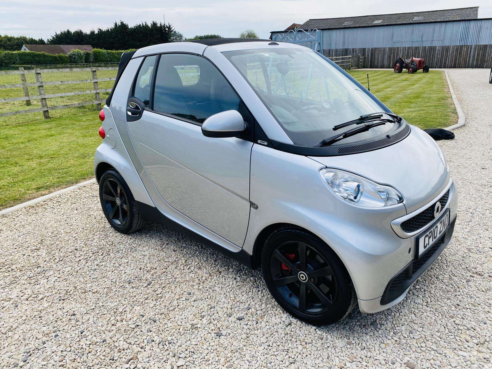 A 2010 SMART FORTWO 1.0 MHD Pulse Cabriolet 2dr Petrol SoftTouch Euro 5 (s/s) (71 bhp) A 2010 SMART FORTWO 1.0 MHD Pulse Cabriolet 2dr Petrol SoftTouch Euro 5 (s/s) (71 bhp)