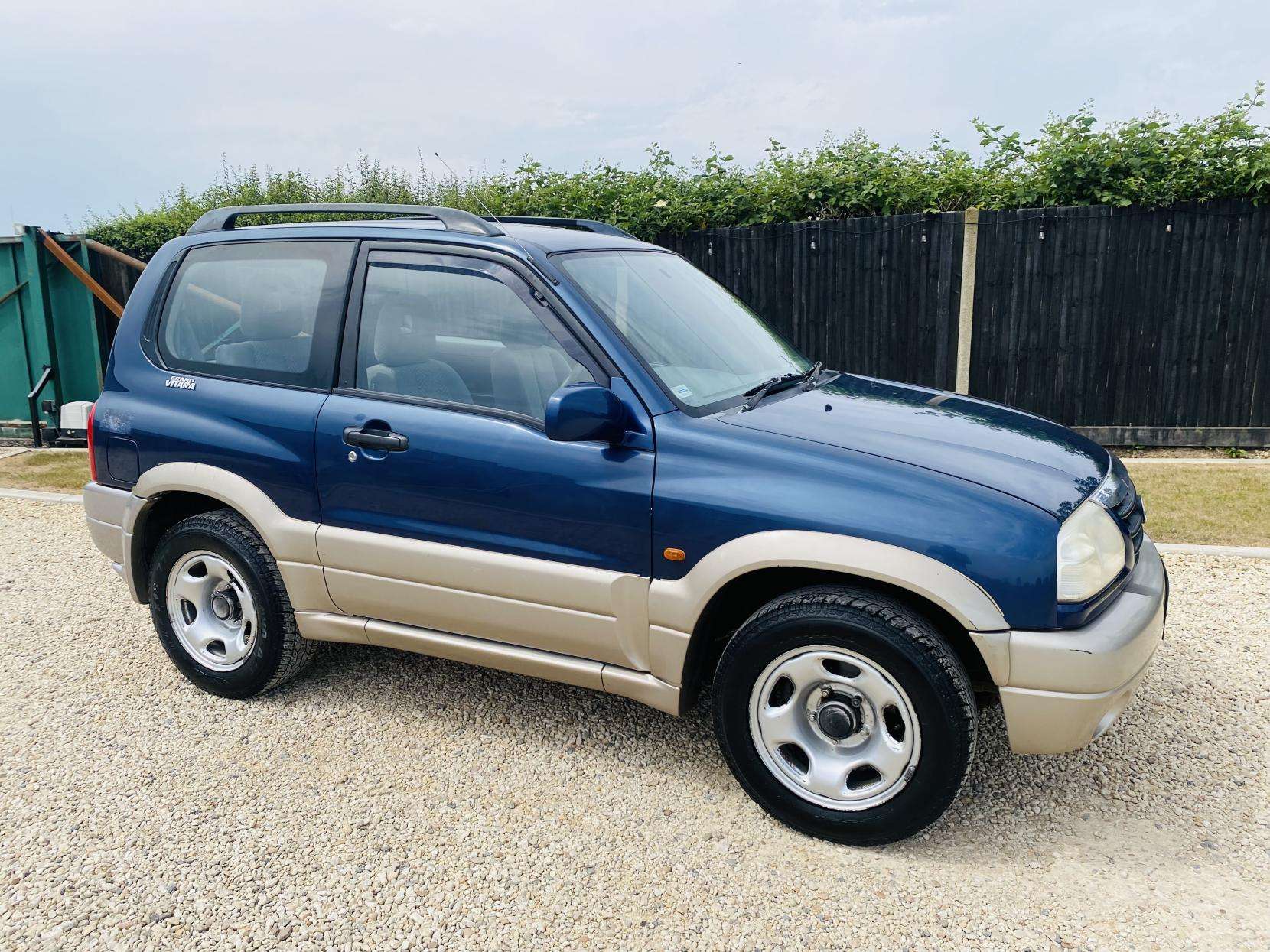 A 2002 SUZUKI GRAND VITARA 1.6 SE Estate 3dr Petrol Automatic (220 g/km, 92 bhp) A 2002 SUZUKI GRAND VITARA 1.6 SE Estate 3dr Petrol Automatic (220 g/km, 92 bhp)