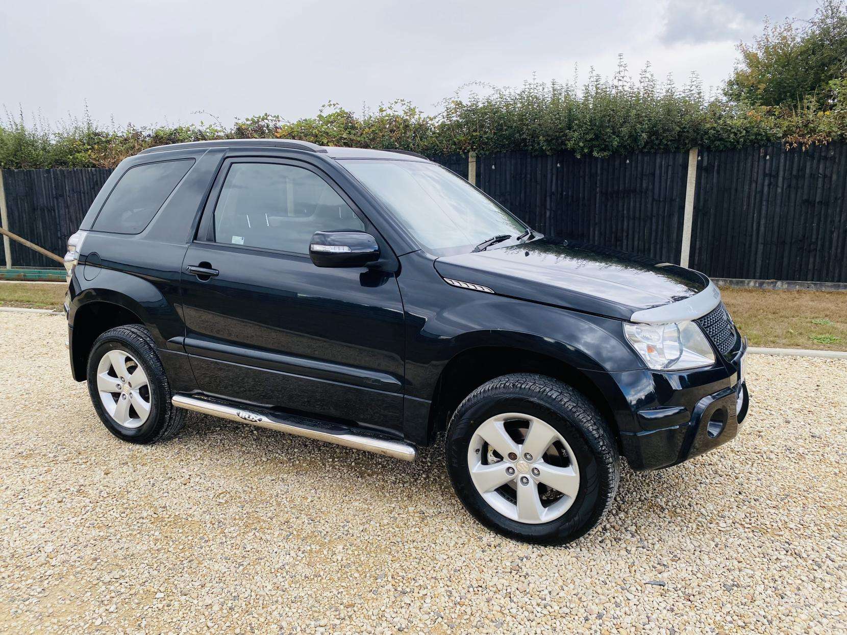 A 2010 SUZUKI GRAND VITARA 2.4 VVT SZ4 SUV 3dr Petrol Auto 4WD Euro 4 (166 ps) A 2010 SUZUKI GRAND VITARA 2.4 VVT SZ4 SUV 3dr Petrol Auto 4WD Euro 4 (166 ps)