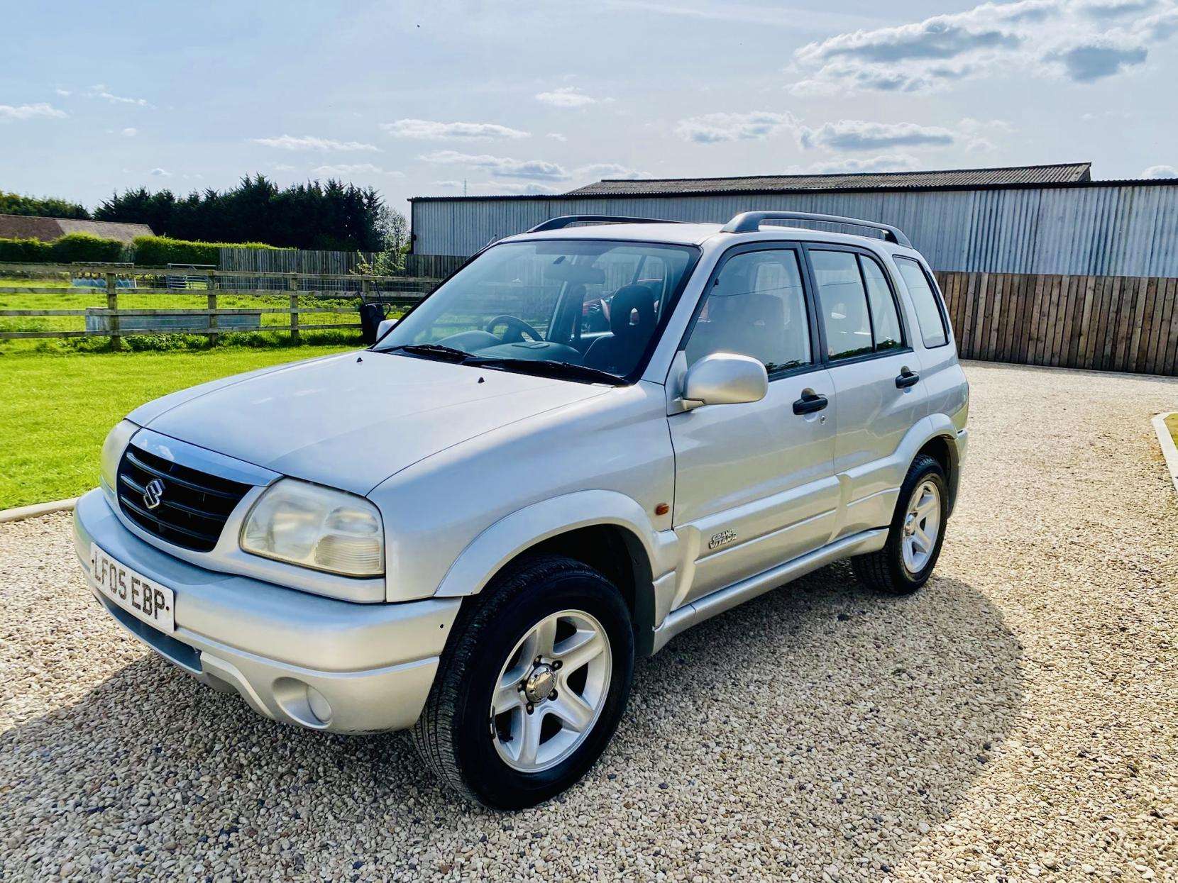 A 2005 SUZUKI GRAND VITARA 2.0 16v Estate 5dr Petrol Automatic (250 g/km, 126 bhp) A 2005 SUZUKI GRAND VITARA 2.0 16v Estate 5dr Petrol Automatic (250 g/km, 126 bhp)