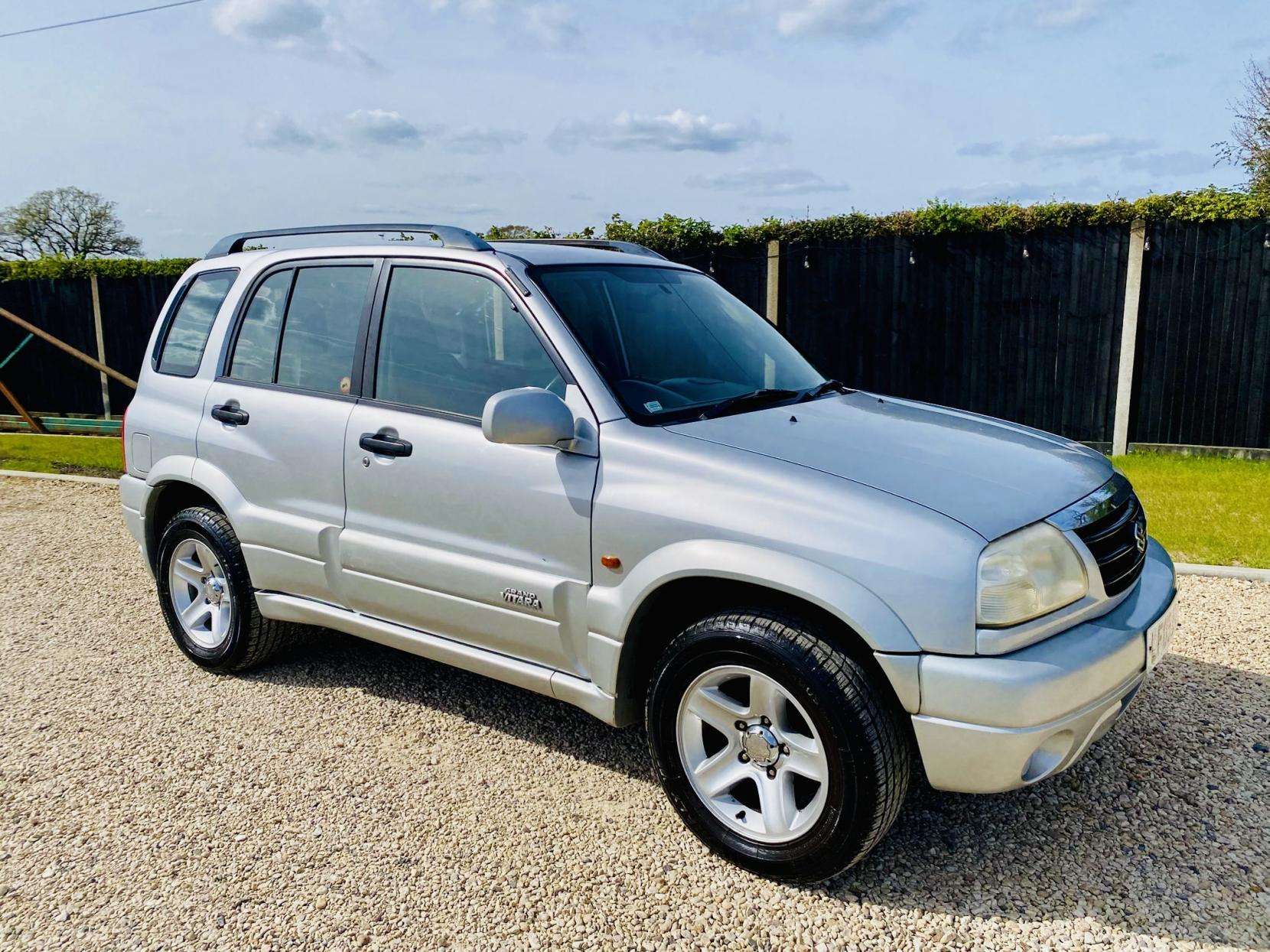 A 2005 SUZUKI GRAND VITARA 2.0 16v Estate 5dr Petrol Automatic (250 g/km, 126 bhp) A 2005 SUZUKI GRAND VITARA 2.0 16v Estate 5dr Petrol Automatic (250 g/km, 126 bhp)