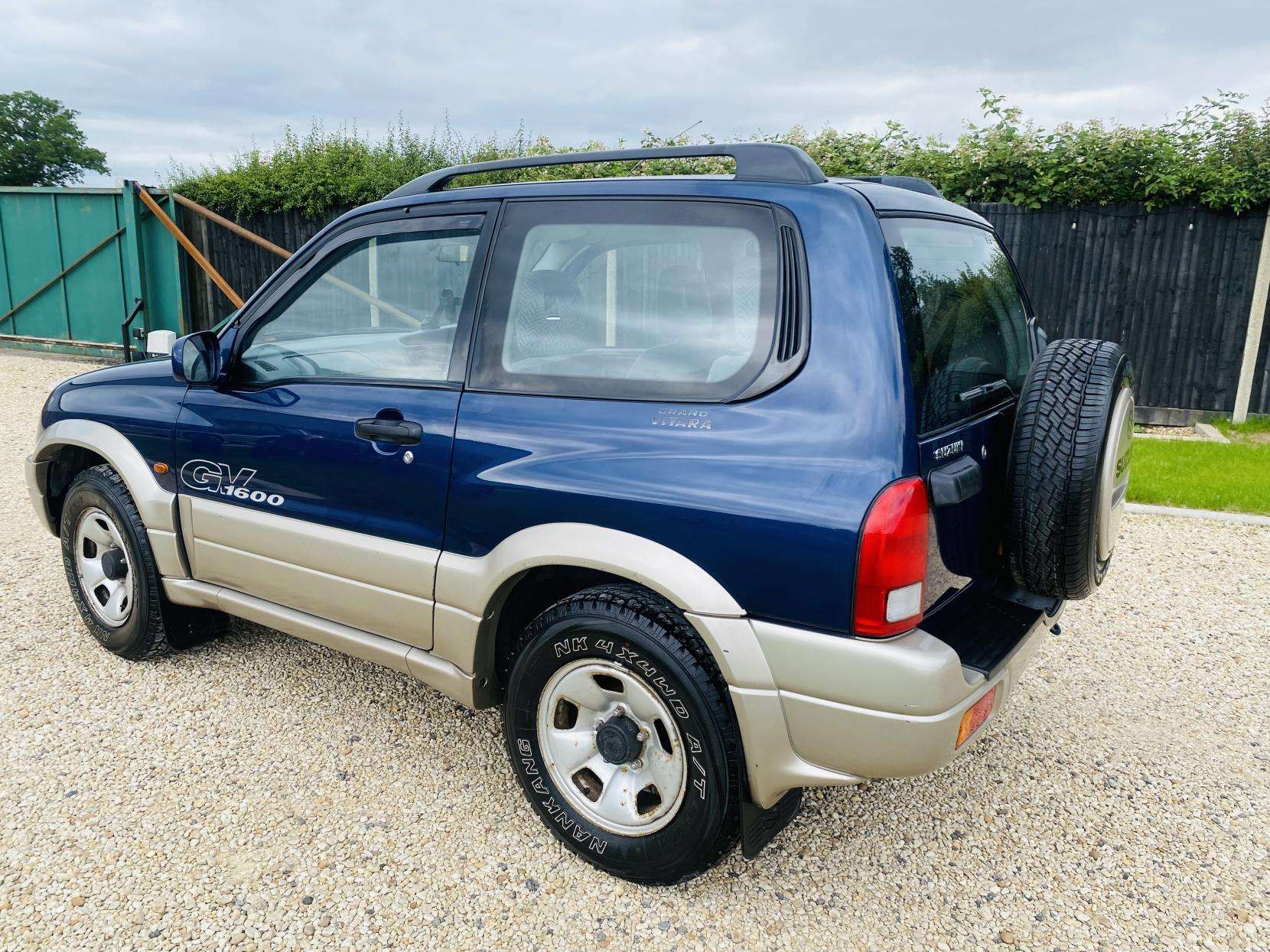 A 2002 SUZUKI GRAND VITARA 1.6 SE Estate 3dr Petrol Manual (193 g/km, 92 bhp) A 2002 SUZUKI GRAND VITARA 1.6 SE Estate 3dr Petrol Manual (193 g/km, 92 bhp)