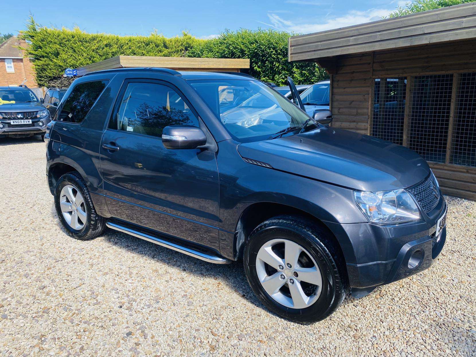 A 2012 SUZUKI GRAND VITARA 1.6 VVT SZ4 SUV 3dr Petrol Manual 4WD Euro 5 (106 ps) A 2012 SUZUKI GRAND VITARA 1.6 VVT SZ4 SUV 3dr Petrol Manual 4WD Euro 5 (106 ps)