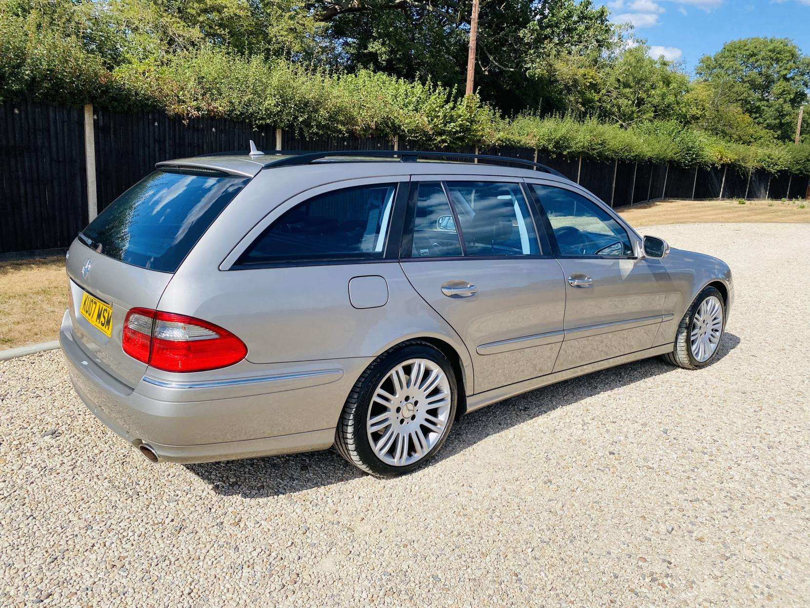 A 2007 MERCEDES-BENZ E CLASS 3.0 E280 Sport Estate 5dr Petrol G-Tronic (239 g/km, 231 bhp) A 2007 MERCEDES-BENZ E CLASS 3.0 E280 Sport Estate 5dr Petrol G-Tronic (239 g/km, 231 bhp)