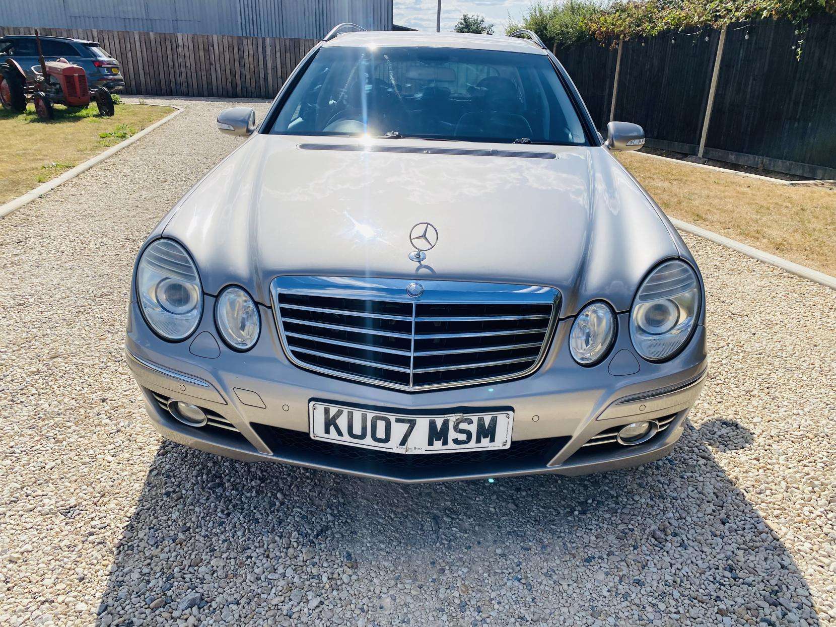 A 2007 MERCEDES-BENZ E CLASS 3.0 E280 Sport Estate 5dr Petrol G-Tronic (239 g/km, 231 bhp) A 2007 MERCEDES-BENZ E CLASS 3.0 E280 Sport Estate 5dr Petrol G-Tronic (239 g/km, 231 bhp)