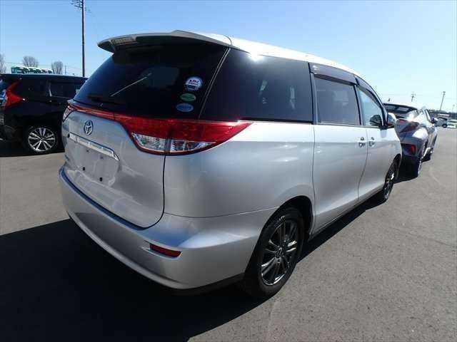 A 2013 TOYOTA ESTIMA X A 2013 TOYOTA ESTIMA X