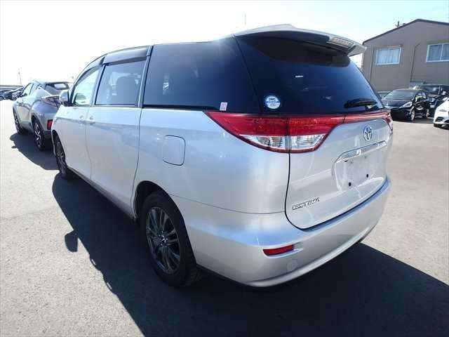 A 2013 TOYOTA ESTIMA X A 2013 TOYOTA ESTIMA X