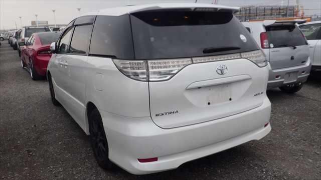 A 2009 TOYOTA ESTIMA x A 2009 TOYOTA ESTIMA x