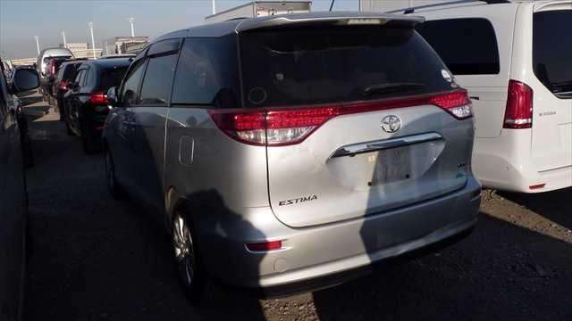 A 2011 TOYOTA ESTIMA X A 2011 TOYOTA ESTIMA X