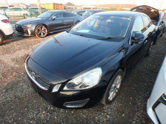 A 2013 VOLVO S60 AWD T6 A 2013 VOLVO S60 AWD T6