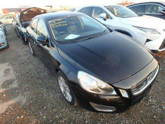 A 2013 VOLVO S60 AWD T6 A 2013 VOLVO S60 AWD T6