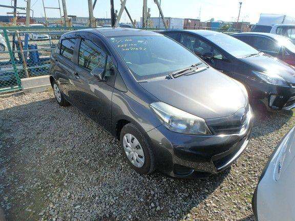 A 2012 TOYOTA VITZ F A 2012 TOYOTA VITZ F
