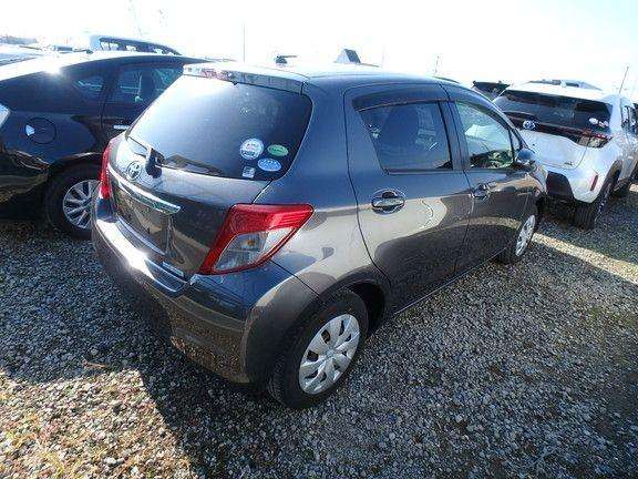 A 2012 TOYOTA VITZ F A 2012 TOYOTA VITZ F