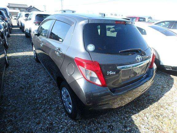 A 2012 TOYOTA VITZ F A 2012 TOYOTA VITZ F