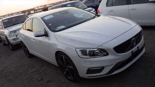 A 2015 VOLVO S60 AWD T6 A 2015 VOLVO S60 AWD T6