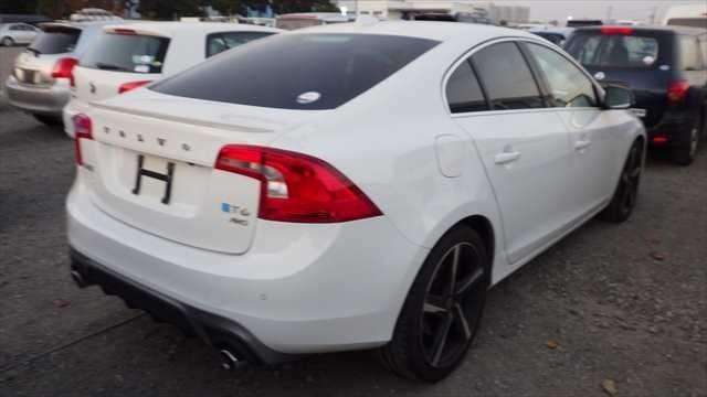 A 2015 VOLVO S60 AWD T6 A 2015 VOLVO S60 AWD T6