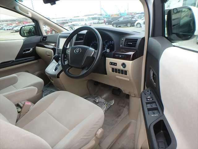 A 2013 TOYOTA ALPHARD 240X A 2013 TOYOTA ALPHARD 240X