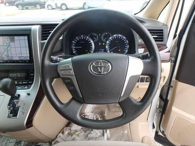 A 2013 TOYOTA ALPHARD 240X A 2013 TOYOTA ALPHARD 240X