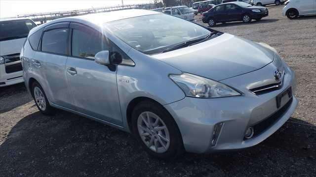 A 2014 TOYOTA PRIUS ALPHA S A 2014 TOYOTA PRIUS ALPHA S