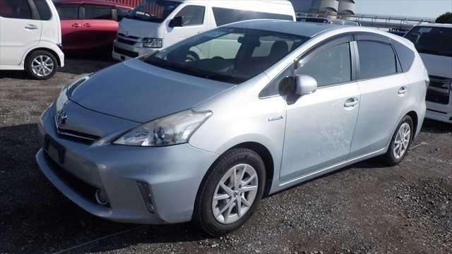 A 2014 TOYOTA PRIUS ALPHA S A 2014 TOYOTA PRIUS ALPHA S