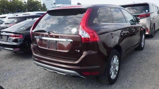 A 2013 VOLVO XC60 T5 SE A 2013 VOLVO XC60 T5 SE