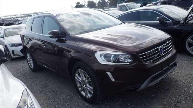 A 2013 VOLVO XC60 T5 SE A 2013 VOLVO XC60 T5 SE