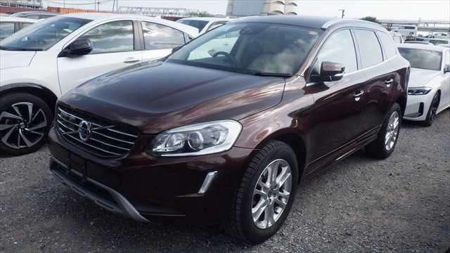 A 2013 VOLVO XC60 T5 SE A 2013 VOLVO XC60 T5 SE