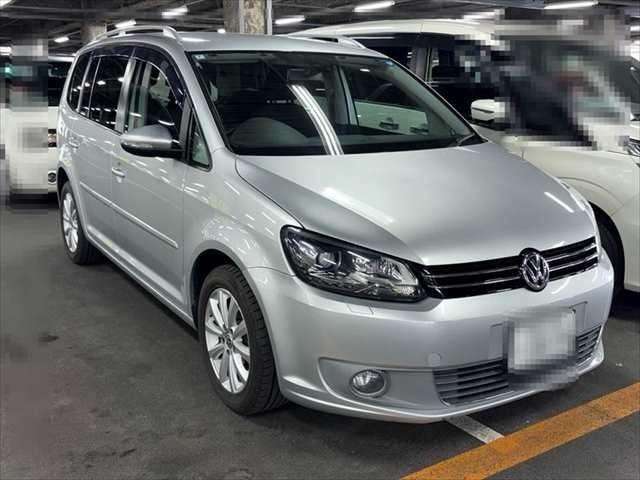 A 2012 VOLKSWAGEN TOURAN TSI Highline A 2012 VOLKSWAGEN TOURAN TSI Highline