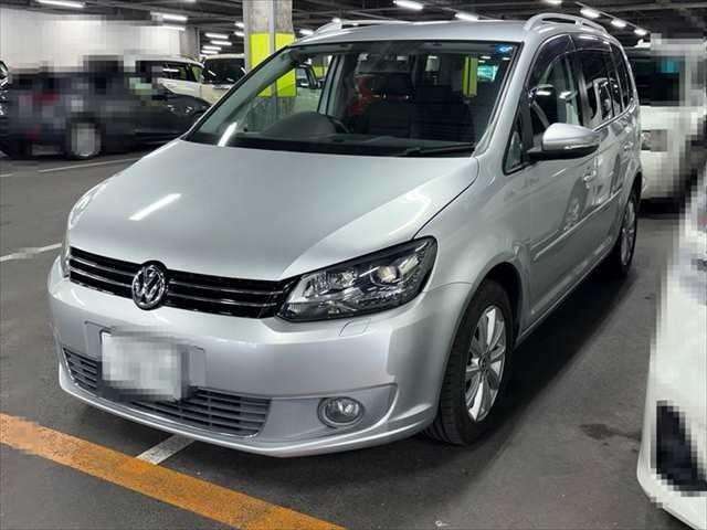 A 2012 VOLKSWAGEN TOURAN TSI Highline A 2012 VOLKSWAGEN TOURAN TSI Highline