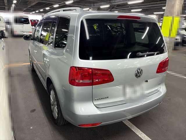 A 2012 VOLKSWAGEN TOURAN TSI Highline A 2012 VOLKSWAGEN TOURAN TSI Highline