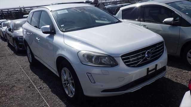 A 2015 VOLVO XC60 T5 SE A 2015 VOLVO XC60 T5 SE