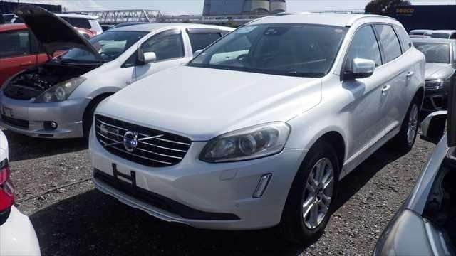 A 2015 VOLVO XC60 T5 SE A 2015 VOLVO XC60 T5 SE
