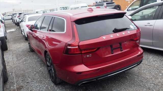 A 2019 VOLVO V60 T5 Inscription A 2019 VOLVO V60 T5 Inscription
