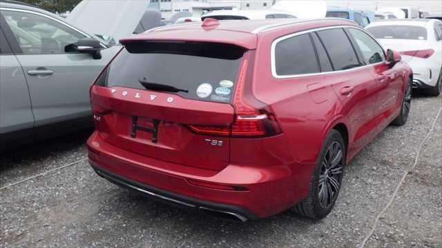 A 2019 VOLVO V60 T5 Inscription A 2019 VOLVO V60 T5 Inscription
