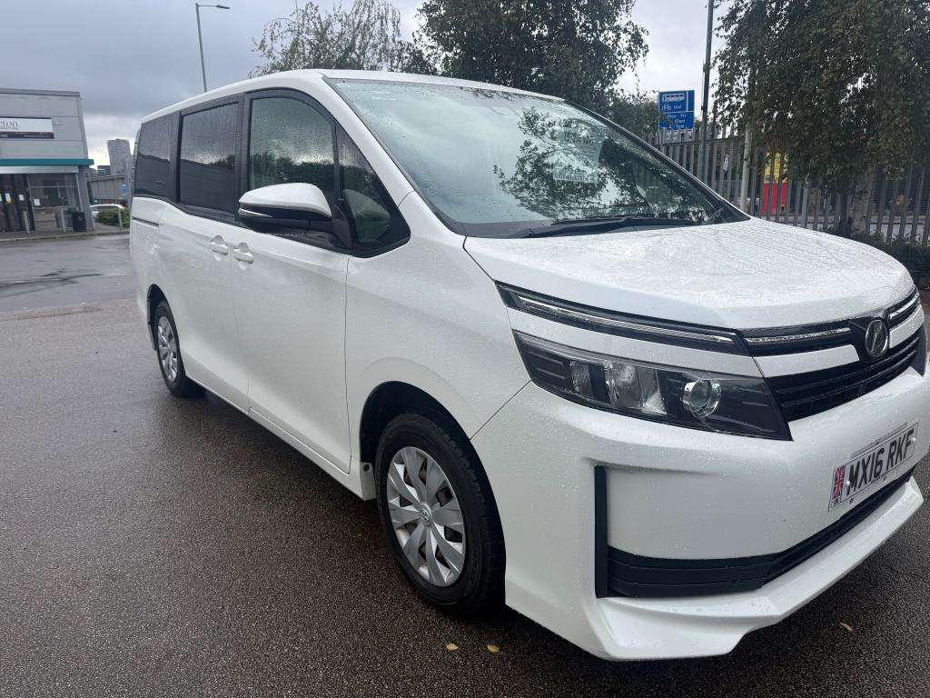 A 2016 TOYOTA VOXY X C Package A 2016 TOYOTA VOXY X C Package