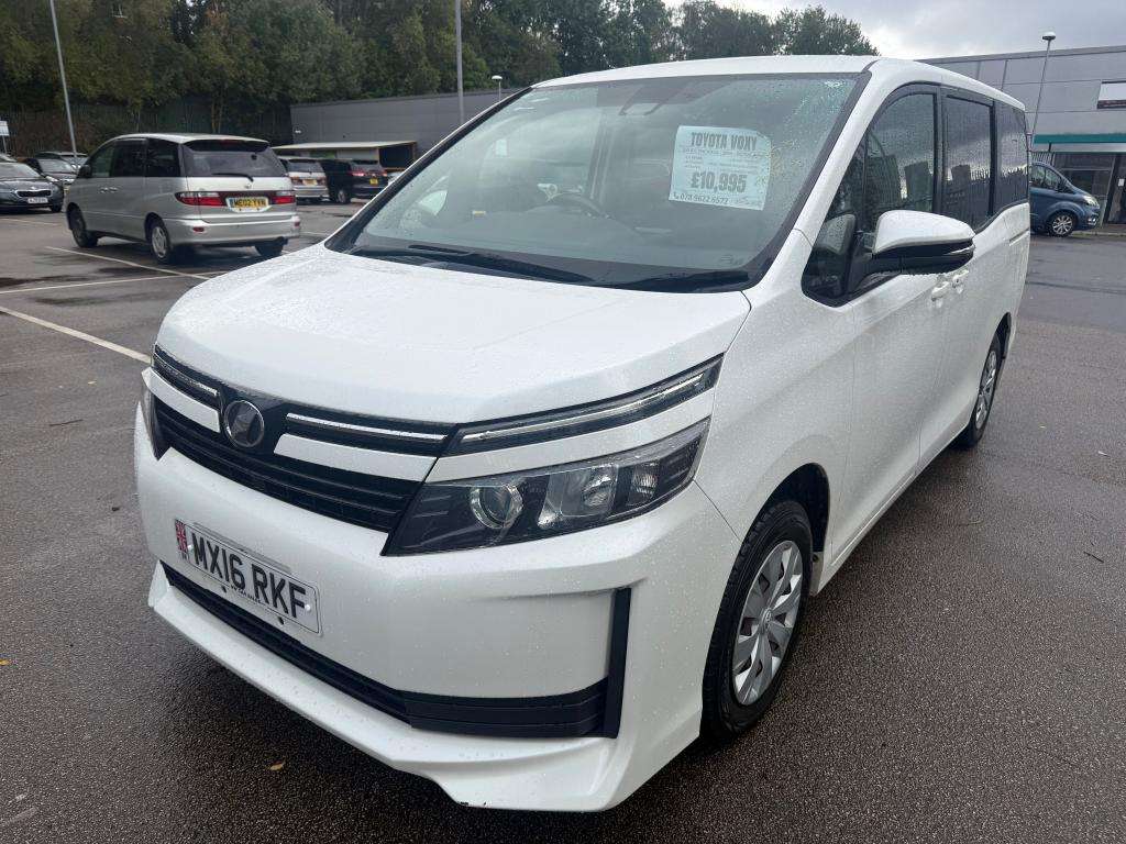 A 2016 TOYOTA VOXY X C Package A 2016 TOYOTA VOXY X C Package