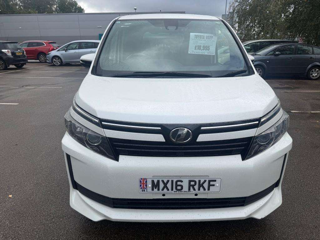 A 2016 TOYOTA VOXY X C Package A 2016 TOYOTA VOXY X C Package