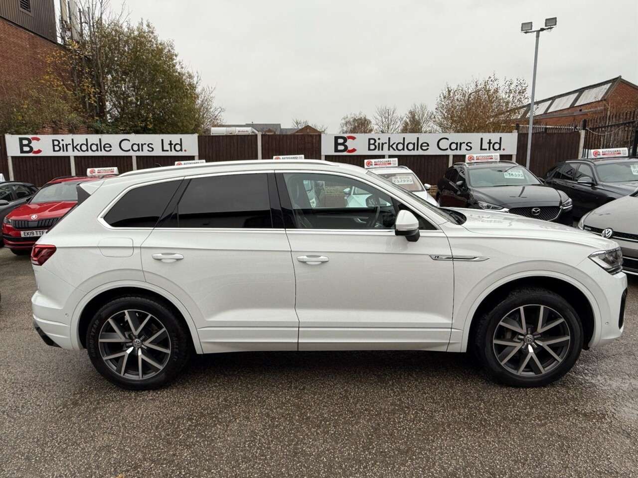 A 2021 VOLKSWAGEN TOUAREG 3.0 TDI V6 R-LINE TECH SUV 5DR DIESEL 4MOTION 4WD AUTO EURO 6 (s/s) (286 ps A 2021 VOLKSWAGEN TOUAREG 3.0 TDI V6 R-LINE TECH SUV 5DR DIESEL 4MOTION 4WD AUTO EURO 6 (s/s) (286 ps