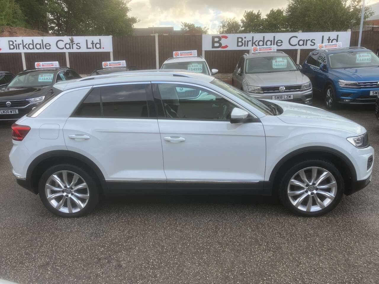A 2018 VOLKSWAGEN T-ROC 2.0 TDI SEL SUV 5dr Diesel Manual 4Motion Euro 6 (s/s) (150 ps) FSH - APPLE A 2018 VOLKSWAGEN T-ROC 2.0 TDI SEL SUV 5dr Diesel Manual 4Motion Euro 6 (s/s) (150 ps) FSH - APPLE