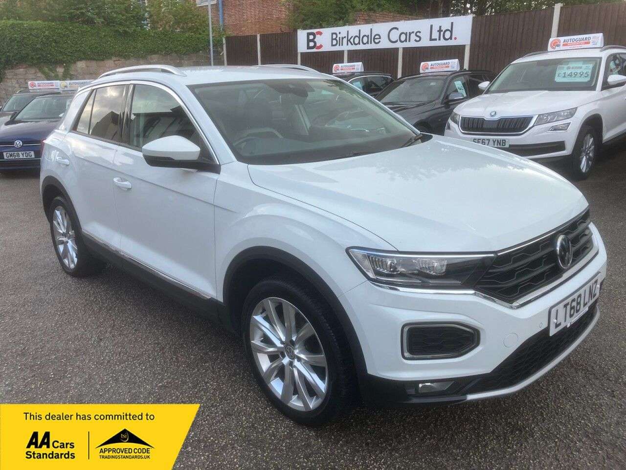 A 2018 VOLKSWAGEN T-ROC 2.0 TDI SEL SUV 5dr Diesel Manual 4Motion Euro 6 (s/s) (150 ps) FSH - APPLE A 2018 VOLKSWAGEN T-ROC 2.0 TDI SEL SUV 5dr Diesel Manual 4Motion Euro 6 (s/s) (150 ps) FSH - APPLE