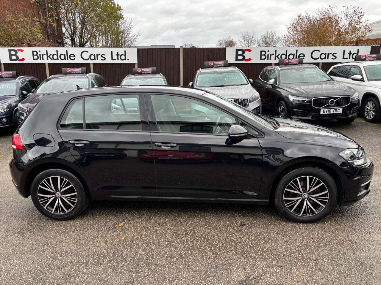 A 2018 VOLKSWAGEN GOLF 1.6 TDI SE Nav Hatchback 5dr Diesel DSG Auto Euro 6 (s/s) (115 ps) 1 OWNER A 2018 VOLKSWAGEN GOLF 1.6 TDI SE Nav Hatchback 5dr Diesel DSG Auto Euro 6 (s/s) (115 ps) 1 OWNER