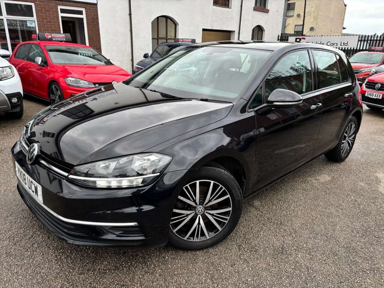 A 2018 VOLKSWAGEN GOLF 1.6 TDI SE Nav Hatchback 5dr Diesel DSG Auto Euro 6 (s/s) (115 ps) 1 OWNER A 2018 VOLKSWAGEN GOLF 1.6 TDI SE Nav Hatchback 5dr Diesel DSG Auto Euro 6 (s/s) (115 ps) 1 OWNER