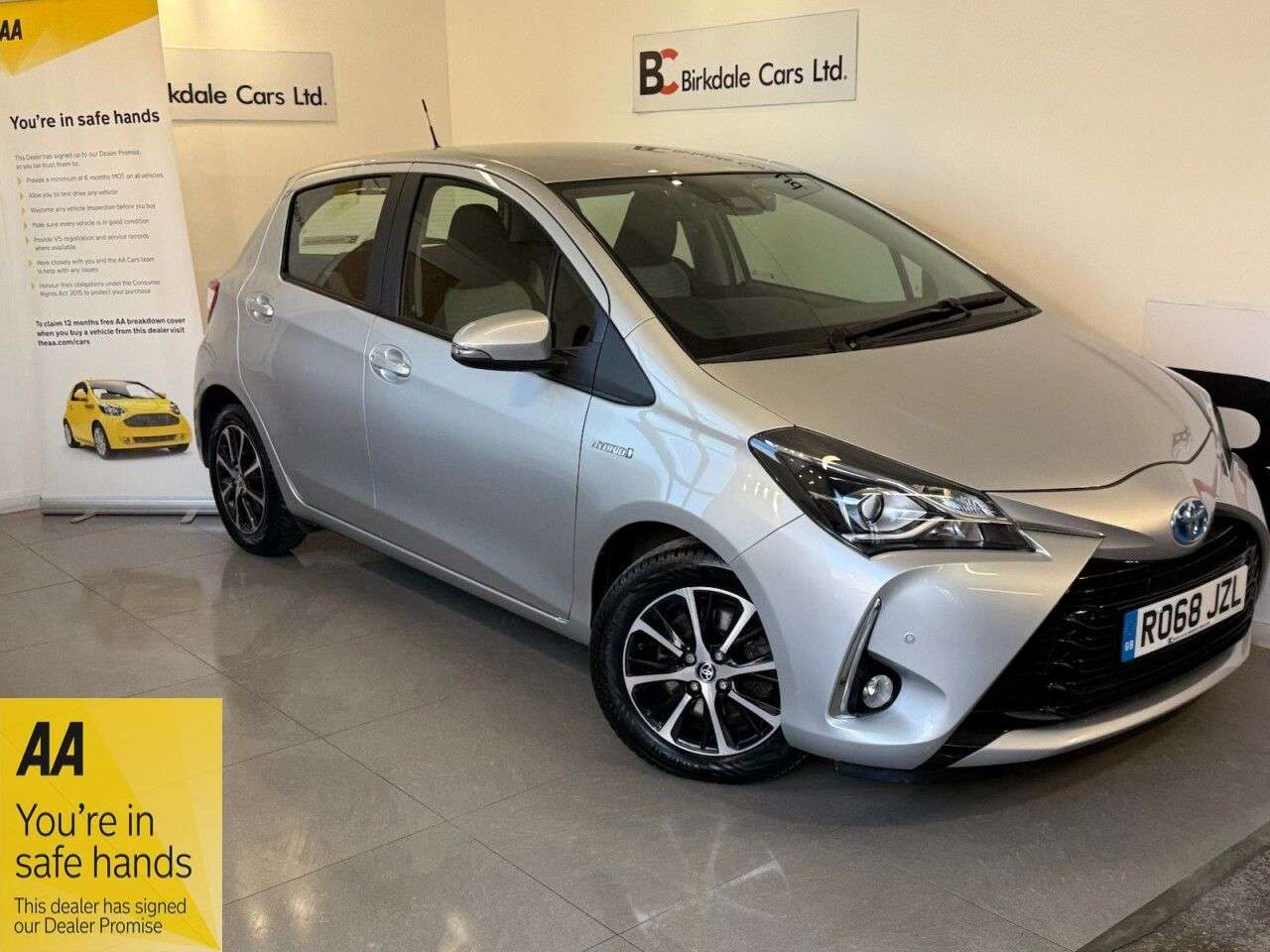 A 2018 TOYOTA YARIS 1.5 VVT-h Icon Tech Hatchback 5dr Petrol Hybrid E-CVT Euro 6 (s/s) (100 ps) A 2018 TOYOTA YARIS 1.5 VVT-h Icon Tech Hatchback 5dr Petrol Hybrid E-CVT Euro 6 (s/s) (100 ps)