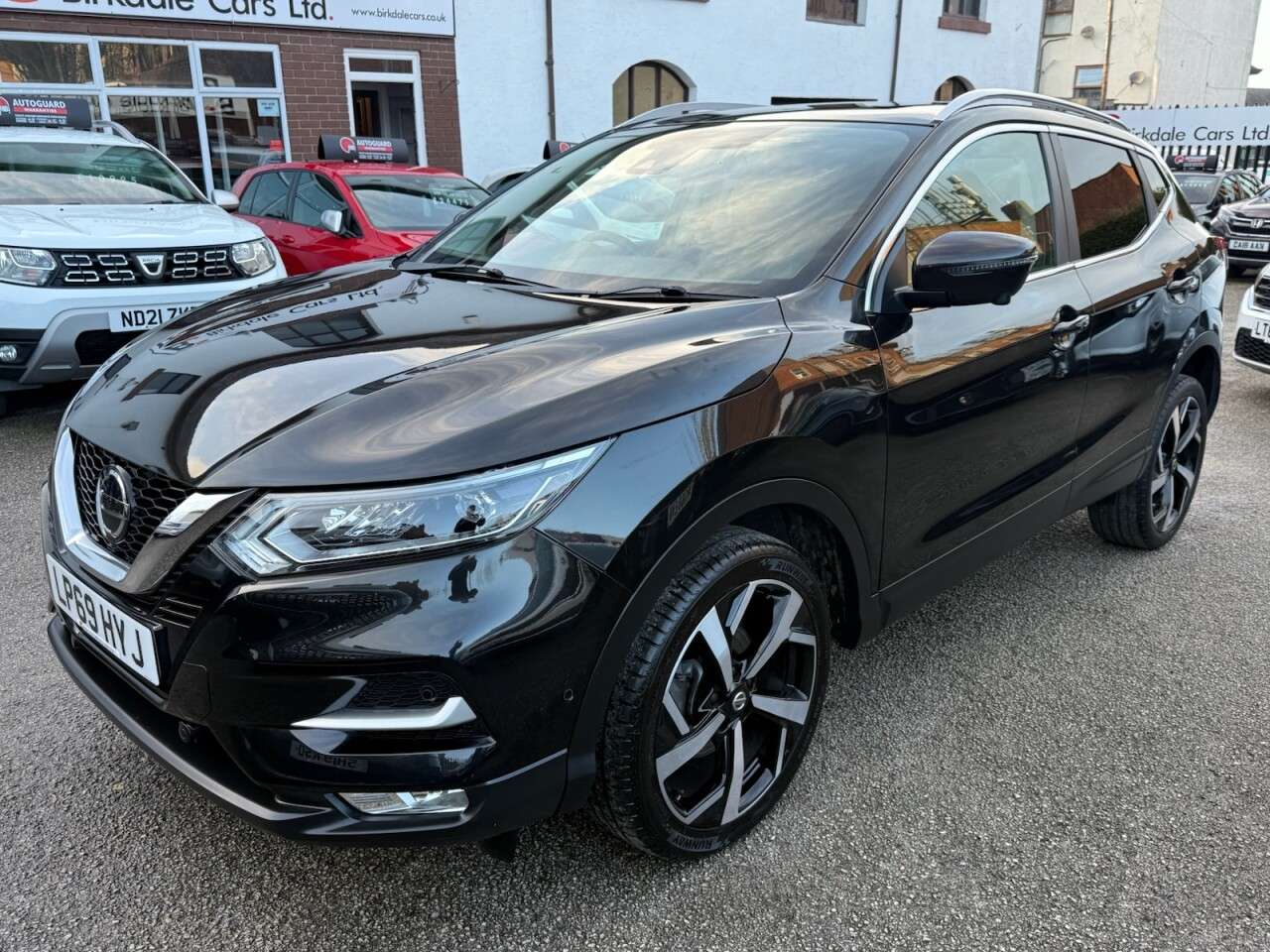 A 2019 NISSAN QASHQAI 1.3 DIG-T Tekna SUV 5dr Petrol Manual Euro 6 (s/s) (140 ps) FSH - HALF LEAT A 2019 NISSAN QASHQAI 1.3 DIG-T Tekna SUV 5dr Petrol Manual Euro 6 (s/s) (140 ps) FSH - HALF LEAT