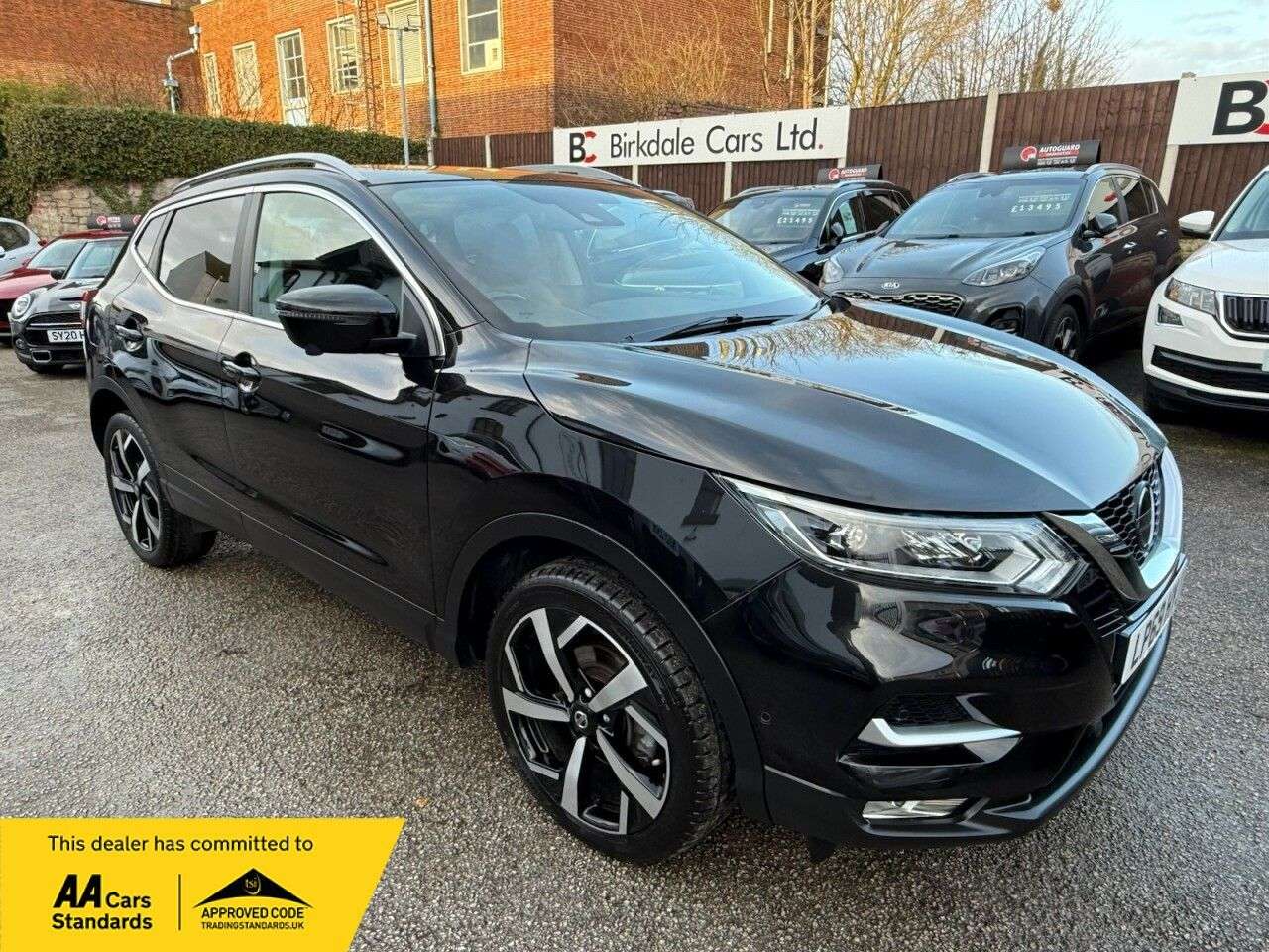 A 2019 NISSAN QASHQAI 1.3 DIG-T Tekna SUV 5dr Petrol Manual Euro 6 (s/s) (140 ps) FSH - HALF LEAT A 2019 NISSAN QASHQAI 1.3 DIG-T Tekna SUV 5dr Petrol Manual Euro 6 (s/s) (140 ps) FSH - HALF LEAT