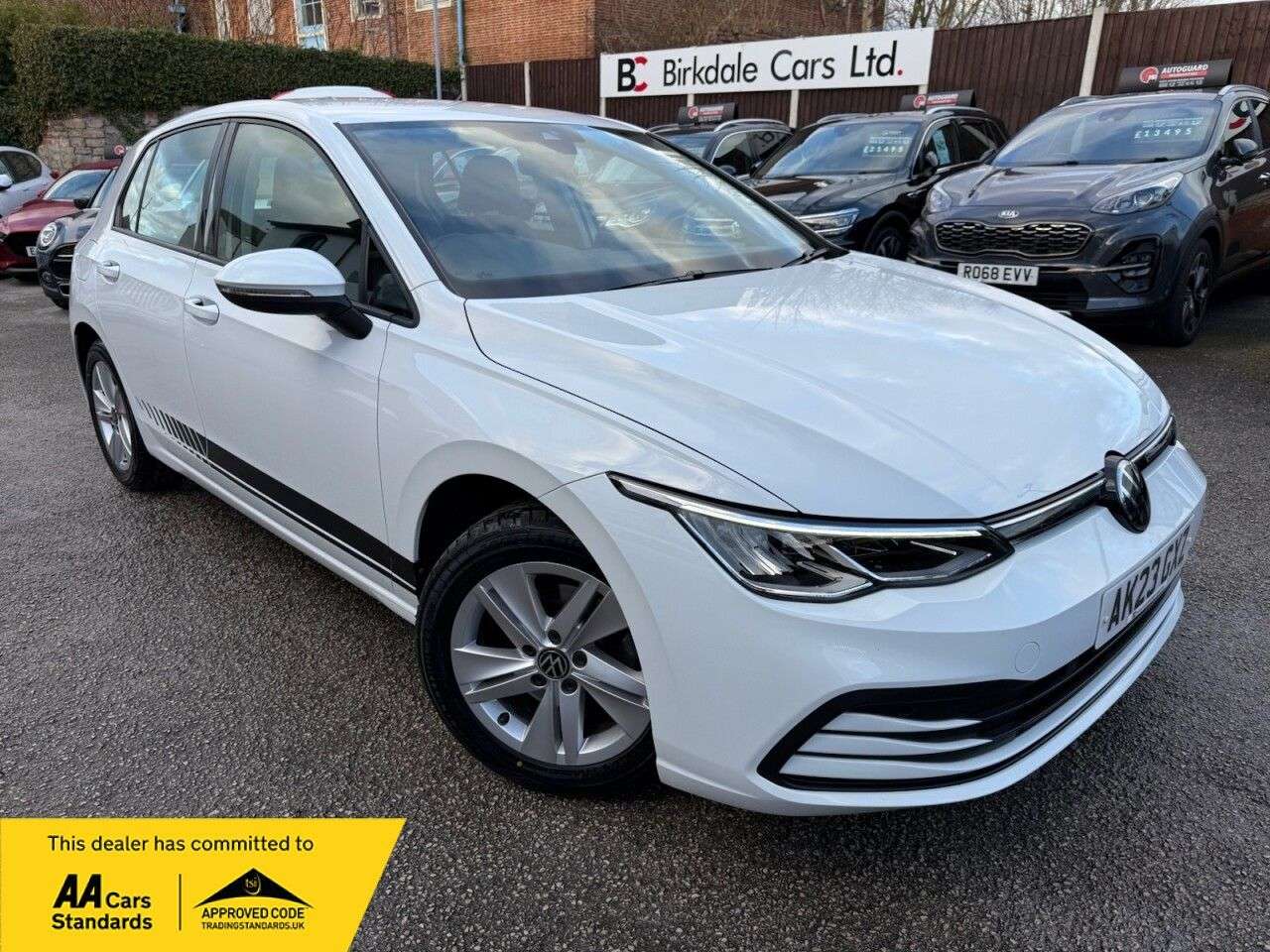 A 2023 VOLKSWAGEN GOLF 1.5 TSI Life Hatchback 5dr Petrol Manual Euro 6 (s/s) (150 ps) FSH(VW) - AP A 2023 VOLKSWAGEN GOLF 1.5 TSI Life Hatchback 5dr Petrol Manual Euro 6 (s/s) (150 ps) FSH(VW) - AP