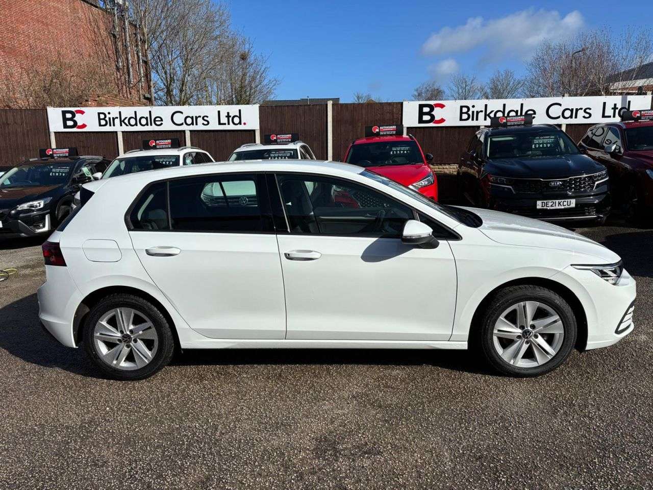 A 2023 VOLKSWAGEN GOLF 1.5 TSI Life Hatchback 5dr Petrol Manual Euro 6 (s/s) (150 ps) FSH(VW) - AP A 2023 VOLKSWAGEN GOLF 1.5 TSI Life Hatchback 5dr Petrol Manual Euro 6 (s/s) (150 ps) FSH(VW) - AP